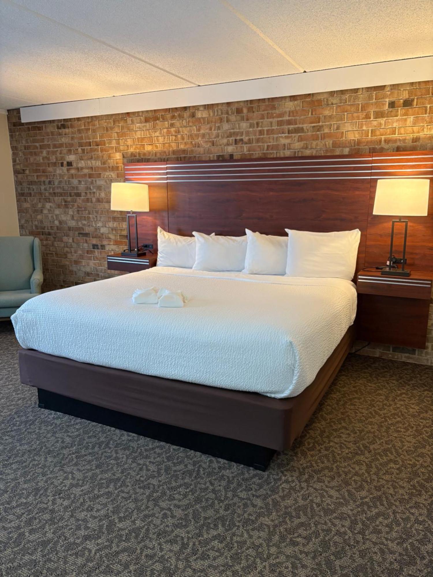 The Hudson Inn Morris Номер фото
